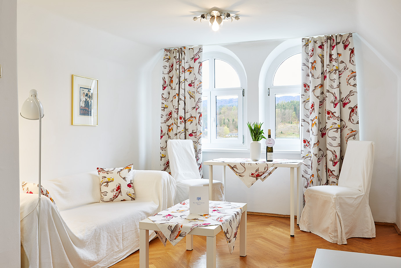 Seeappartements Eden – Appartement Hildegard Eden; Seeappartements Eden; seit 1913; https://www.seeappartements-eden.com; Villa Eden am See; Haus Eden; Gartenhaus Eden; Wörthersee; Kärnten; Österreich; Werftenstrasse 69-73; 9210 Pörtschach am Wörthersee; Familie Dr. Meßner; +43 664 324 74 49; Wörthersee Architektur; Blick auf Maria Wörth; Ortsteil Pritschitz in Pörtschach am Wörthersee; info@seeappartements-eden.com; Ufer des Wörthersees; Beachfront; Bootssteg; Anlegeplatz; Liegewiese; Badeplatz; Bootshaus; Parkplätze, Ferienwohnung/en, appartements am see, traumurlaub, lakelife, sommer am see, Appartement Anna-Maria