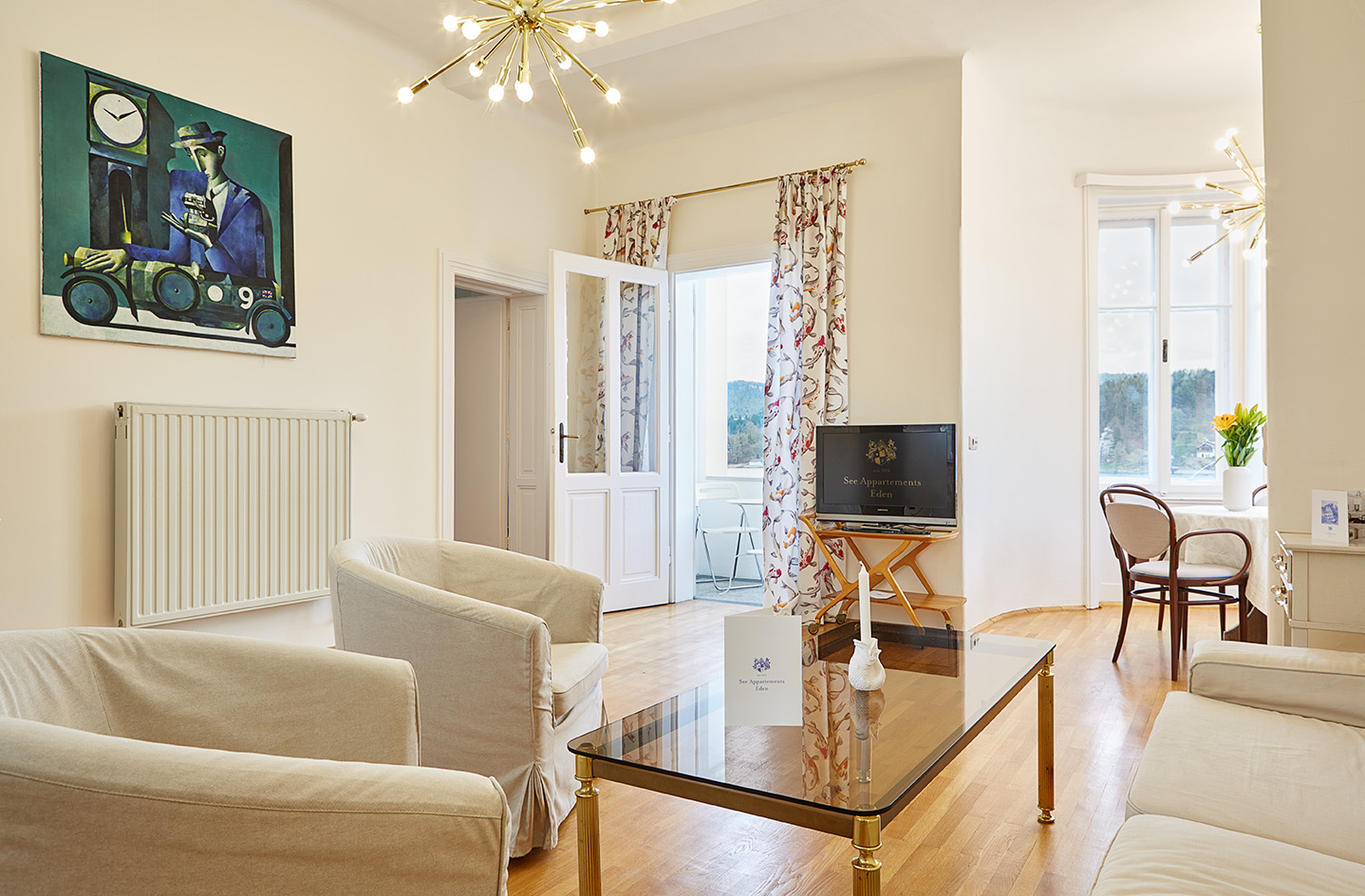 Seeappartements Eden – Appartement Hildegard Eden; Seeappartements Eden; seit 1913; https://www.seeappartements-eden.com; Villa Eden am See; Haus Eden; Gartenhaus Eden; Wörthersee; Kärnten; Österreich; Werftenstrasse 69-73; 9210 Pörtschach am Wörthersee; Familie Dr. Meßner; +43 664 324 74 49; Wörthersee Architektur; Blick auf Maria Wörth; Ortsteil Pritschitz in Pörtschach am Wörthersee; info@seeappartements-eden.com; Ufer des Wörthersees; Beachfront; Bootssteg; Anlegeplatz; Liegewiese; Badeplatz; Bootshaus; Parkplätze, Ferienwohnung/en, appartements am see, traumurlaub, lakelife, sommer am see, Appartement Hildegard